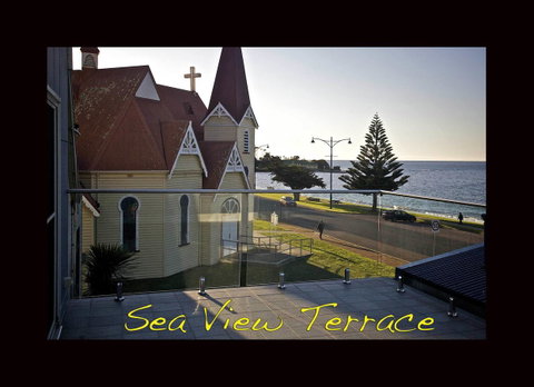 Penguin Beachfront Apartments - Holiday Find 7