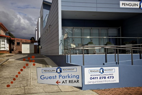 Penguin Beachfront Apartments - Holiday Find 24