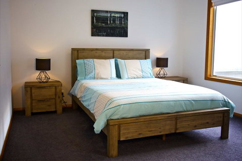Penguin Beachfront Apartments - Holiday Find 10