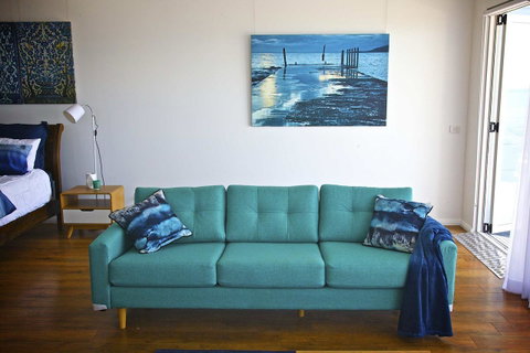 Penguin Beachfront Apartments - Holiday Find 12