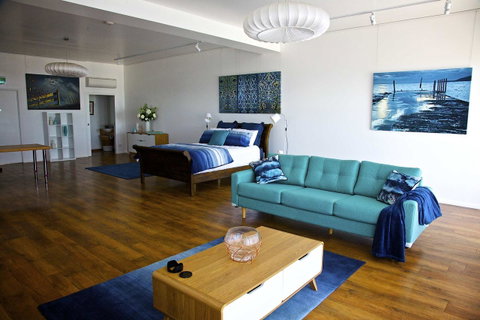 Penguin Beachfront Apartments - Holiday Find 3