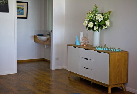 Penguin Beachfront Apartments - Holiday Find 11