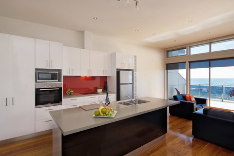 Penguin Waterfront Escape - Holiday Find 11