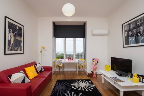 Penguin Waterfront Escape - Holiday Find 16