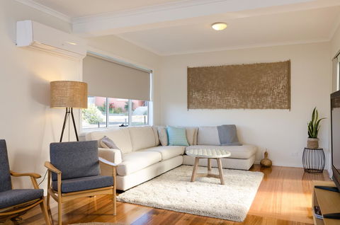 Penguin Beach House - Holiday Find 14