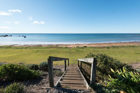 Penguin Beach House - Holiday Find 19