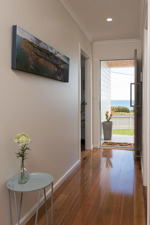 Penguin Beach House - Holiday Find 8