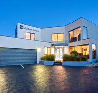 Madsen Retreat - Holiday Find