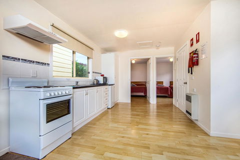 Wintersun Gardens Motel - Holiday Find 43