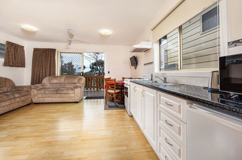 Wintersun Gardens Motel - Holiday Find 35