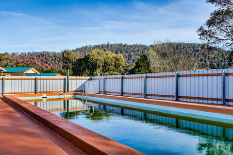 Wintersun Gardens Motel - Holiday Find 17