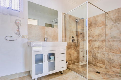 Wintersun Gardens Motel - Holiday Find 3