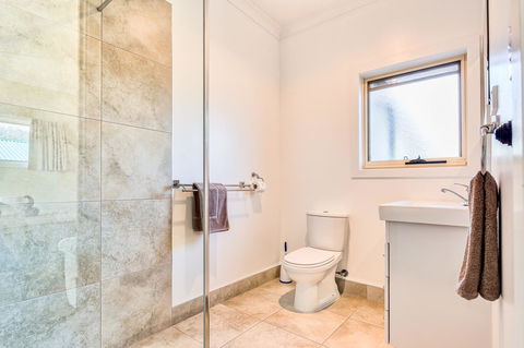 Wintersun Gardens Motel - Holiday Find 16