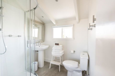 Litora Accommodation - Holiday Find 12