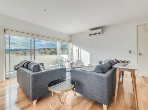 Marina View Apartment - Holiday Find 11