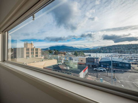 Marina View Apartment - Holiday Find 13