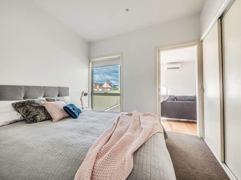 Marina View Apartment - Holiday Find 12