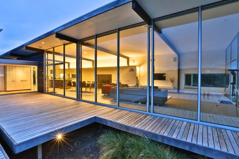 Cloudy Bay Beach House - Holiday Find 0