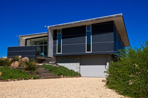 Cloudy Bay Beach House - Holiday Find 2