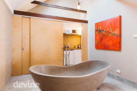 Devine Stays - Hayloft On ELizabeth - Holiday Find 3
