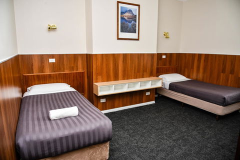 Hobart Tower Motel - Holiday Find 11
