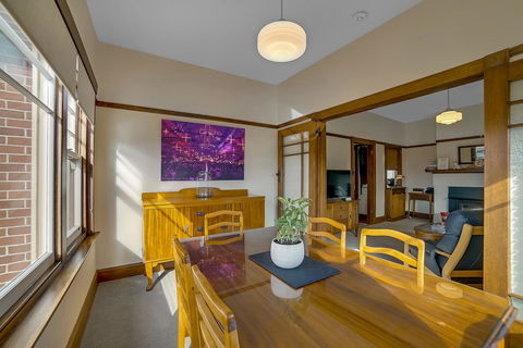 Gorgeous Hobart Accommodation - Park On Park - New Town - Holiday Find 16