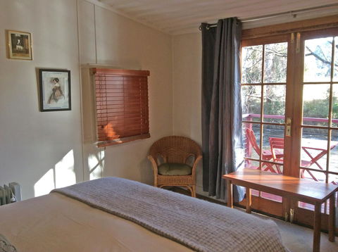 Platypus Playground Riverside Cottage - Holiday Find 2