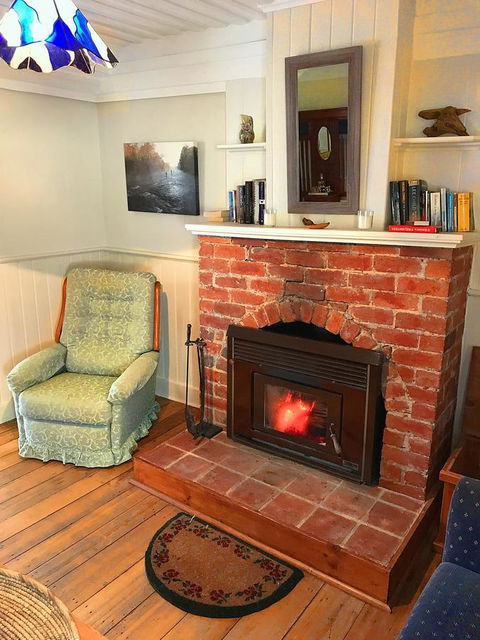 Platypus Playground Riverside Cottage - Holiday Find 6