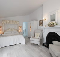 White Dove Cottage Bed and Breakfast - Holiday Find