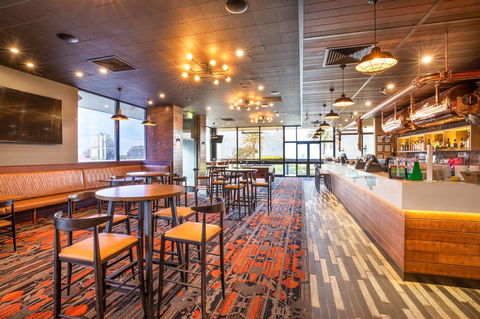 Nightcap At Sandringham Hotel - Holiday Find 10