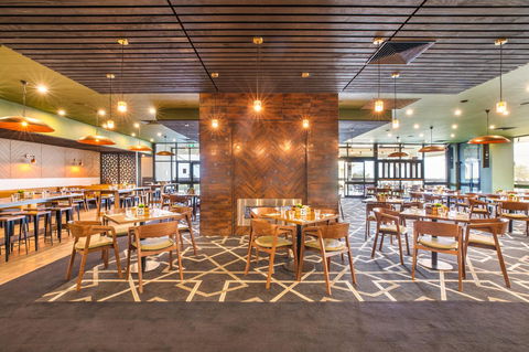 Nightcap At Sandringham Hotel - Holiday Find 7