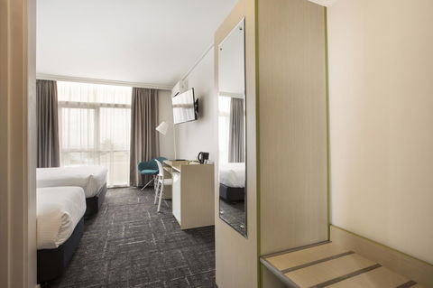 Nightcap At Sandringham Hotel - Holiday Find 22