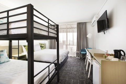 Nightcap At Sandringham Hotel - Holiday Find 20