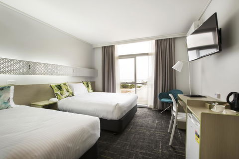 Nightcap At Sandringham Hotel - Holiday Find 16