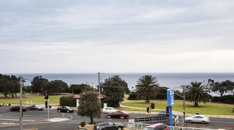 Nightcap At Sandringham Hotel - Holiday Find 28