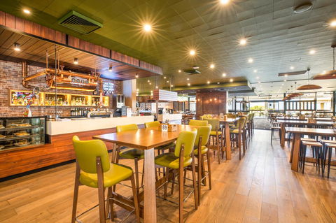 Nightcap At Sandringham Hotel - Holiday Find 5