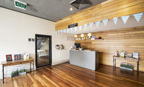 Nightcap At Sandringham Hotel - Holiday Find 9