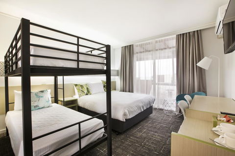 Nightcap At Sandringham Hotel - Holiday Find 2