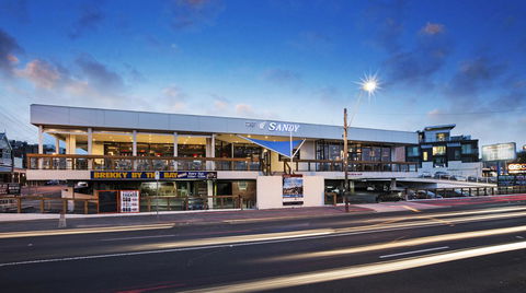 Nightcap At Sandringham Hotel - Holiday Find 4