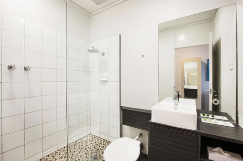 Nightcap At Sandringham Hotel - Holiday Find 19