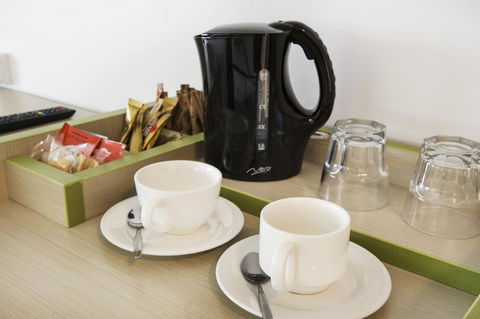 Nightcap At Sandringham Hotel - Holiday Find 24