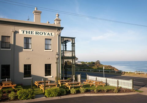 The Royal Hotel Mornington - Holiday Find 19