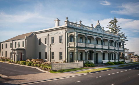 The Royal Hotel Mornington - Holiday Find 18