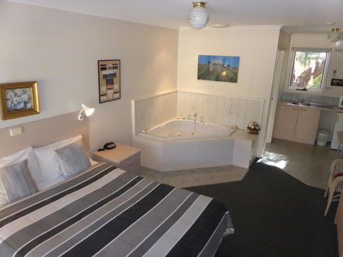 The Balnarring Motel - Holiday Find 16