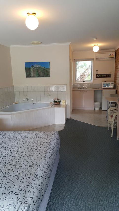 The Balnarring Motel - Holiday Find 44