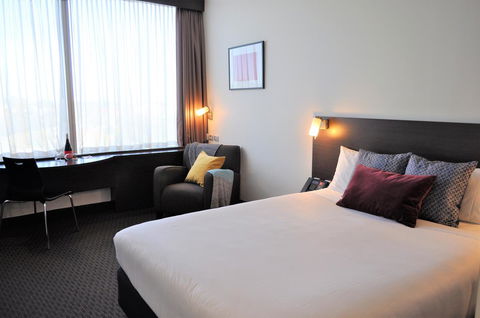Ibis Melbourne - Glen Waverley - Holiday Find 1