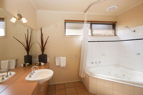 Lorne Surf Apartments - Holiday Find 32