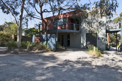 Lorne Surf Apartments - Holiday Find 8