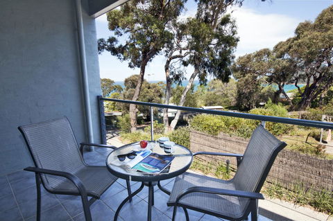 Lorne Surf Apartments - Holiday Find 2