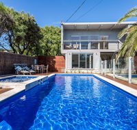 Front Beach House - Holiday Find